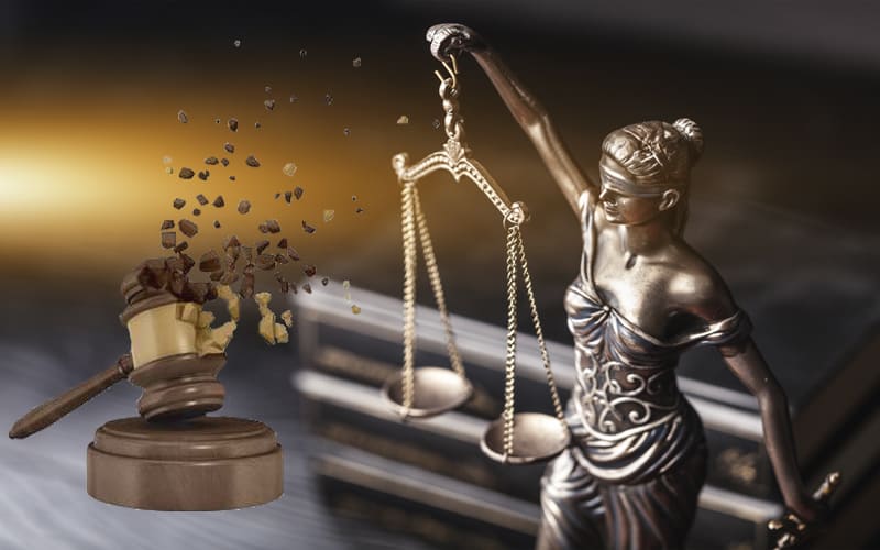 Повноваження суду першої інстанції щодо закриття кримінального провадження у зв’язку з декриміналізацією діяння: доктрина і практика