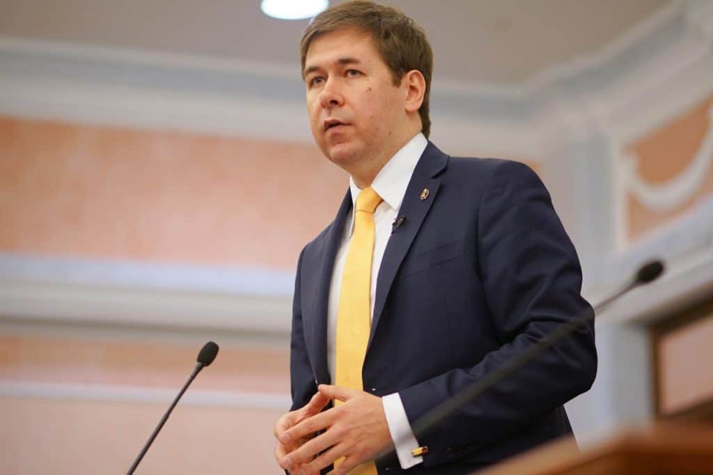 До захисту обвинуваченого у справі про масові заворушення у Москві 27.07.19 студента ВШЕ Єгора Жукова приєднався партнер, адвокат АО «Barristers» Ілля Новіков.