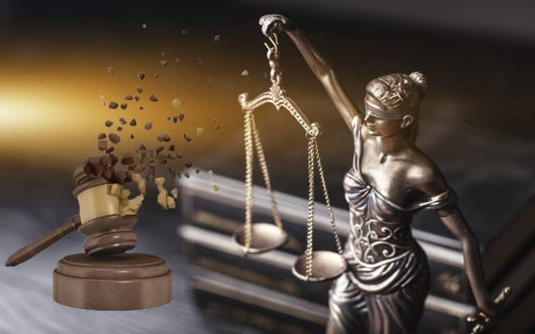 ПОВНОВАЖЕННЯ СУДУ ПЕРШОЇ ІНСТАНЦІЇ ЩОДО ЗАКРИТТЯ КРИМІНАЛЬНОГО ПРОВАДЖЕННЯ У ЗВ’ЯЗКУ З ДЕКРИМІНАЛІЗАЦІЄЮ ДІЯННЯ: ДОКТРИНА І ПРАКТИКА