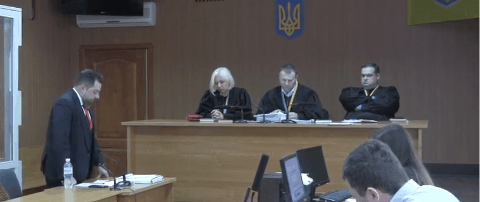 Корнієнко О. М. звільненно з під варти у залі суду