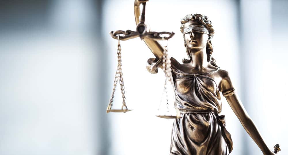 Проблемні питання реалізації положення щодл недопусиимості розголошення відомостей досудового розслідування (Захист від підозри та обвинувачення за ст. 387 КК України)