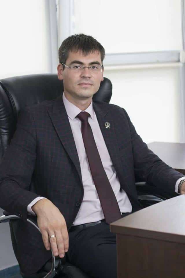 Щодо необхідності подання до суду підтвердження надання іншому учаснику справи доказів та інших заяв по суті справи