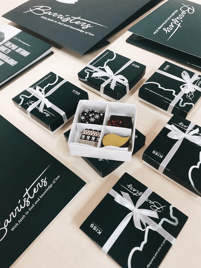 Адвокатське об'єднання «BARRISTERS» надає не лише правову допомогу, а й приділяє особливу увагу своїм клієнтам.